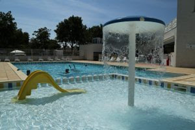 Piscine chauffée avec pataugeoire